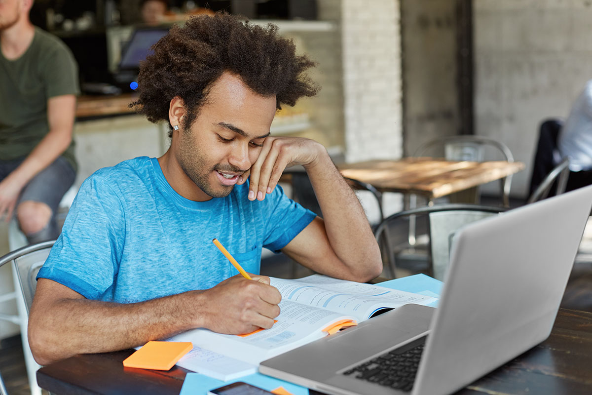 Leia mais sobre o artigo Por que as pessoas compram e devolvem um curso on-line?